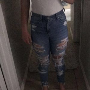 American Eagle ripped jeans (size 2)